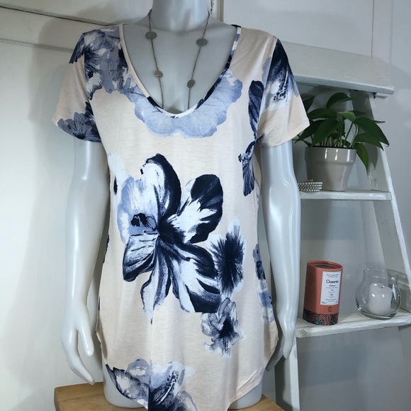 Chandail manche courte très féminin 👌❤️ - Picture 9 of 13